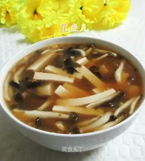 Soccer fungus tofu soup