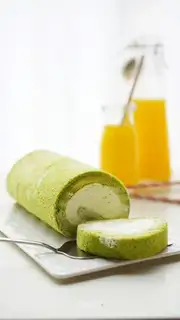 Yogurt cheese with tea cake rolls