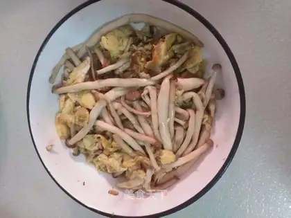 Crab mushrooms and fried eggs