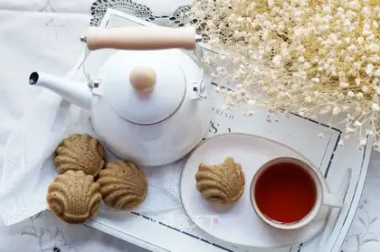 Count Red Tea Madeleine