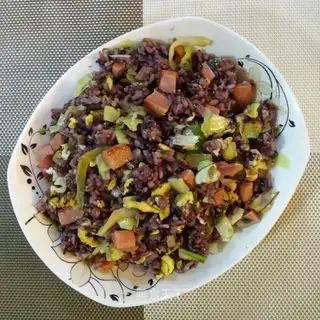 Squeeze eggs and fried rice