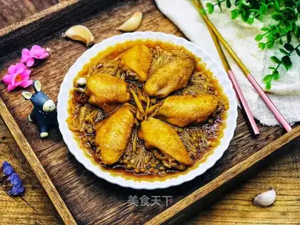 Golden mushrooms steam chicken wings