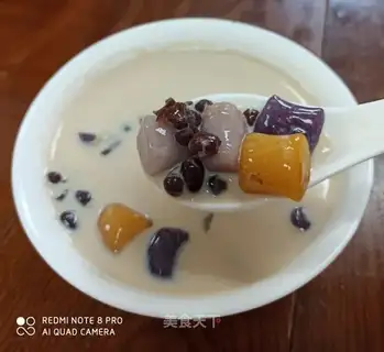 Milk, red tea, cassava round