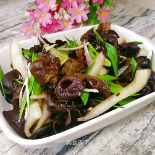 Wood and onions