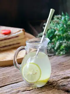 Honey lemonade