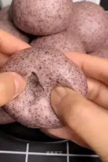 Black rice buns