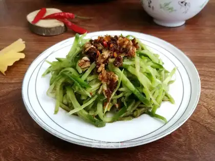Beef sauce with radish