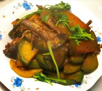 Little salty fish fried radish