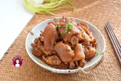Red pig hoof