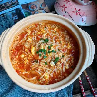 Tomato gin and mushroom soup