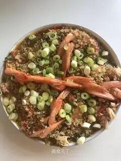 A fan of garlic shrimp