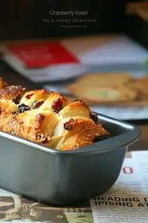 The cranberry hand tore bread