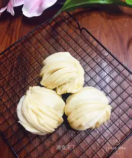 Milk rolls