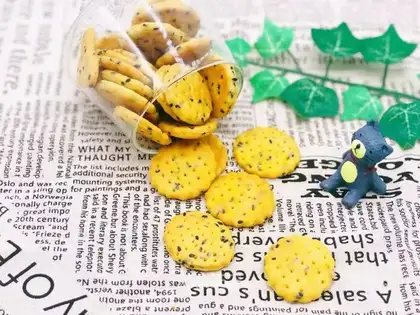 Black Sesame Soda Biscuits