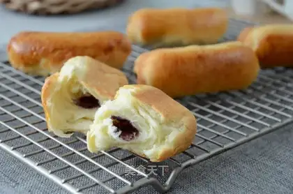Blueberry jam bread