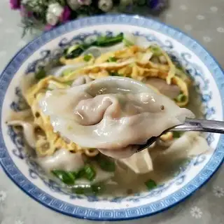 Chicken soup pot and pork
