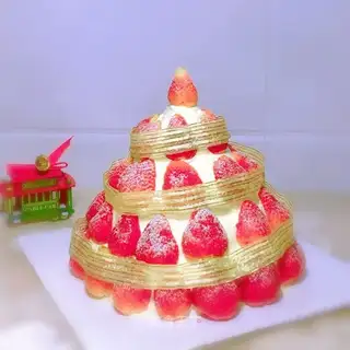 # Christmas Strawberry Tower cake #