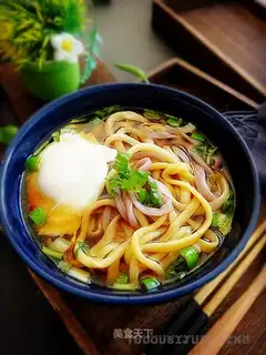Five-coloured noodles