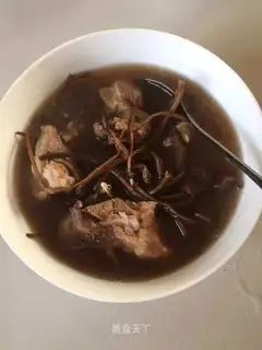 Tea mushroom bone soup