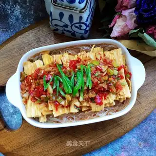 A fan of pepper cutters