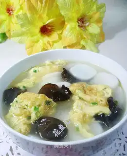 Onions of black-molecular bread and soup