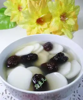 Black dates pastry soup