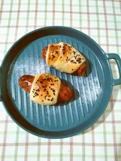 Hot dog rolls