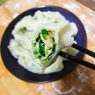 Cream eggs, iced shrimp dumplings