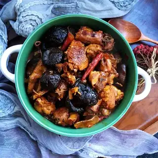 Spicy chicken and mushrooms