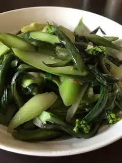Garlic moss
