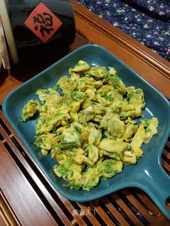 Celery leaves and eggs