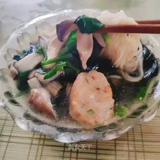 Fishball spinach mushroom noodles
