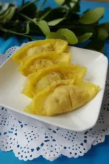 Golden egg dumplings