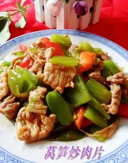 Sauteed pork slices with lettuce