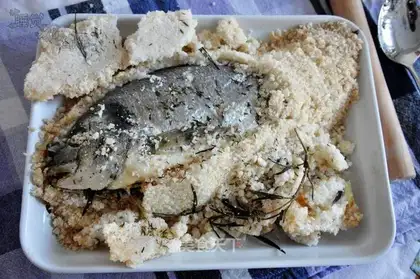 Black-cheek fish roasted in salt and wine