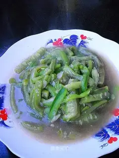 stir-fried loofah strips