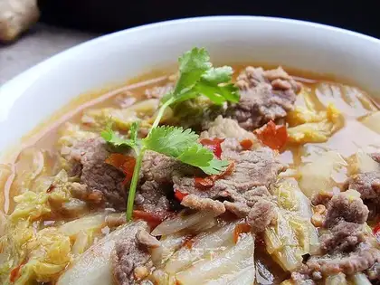 Braised beef with spicy cabbage