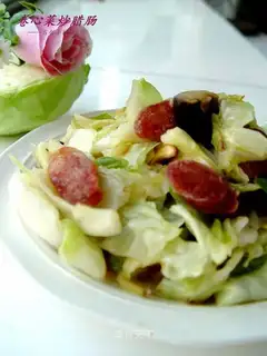 stir-fried sausage with cabbage