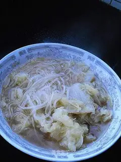 Stewed cabbage and vermicelli