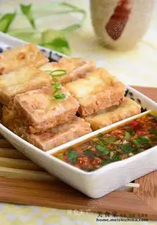 Crispy tofu dipped in water