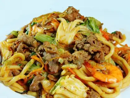 stir-fried three delicacies udon