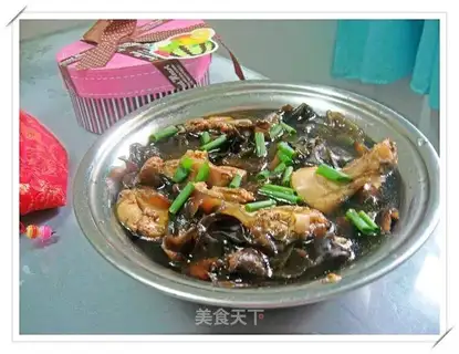 Baby chicken fungus soup