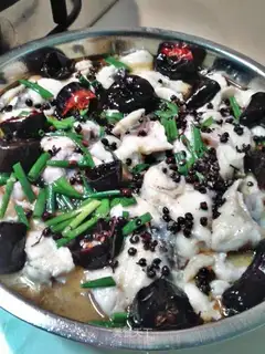 Less oil version of boiled live fish