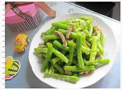 Shredded pork and cowpea