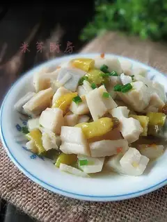 diced lotus root with pickled pepper
