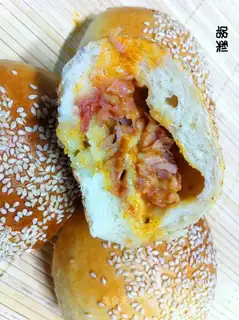 Piza-flavored sesame bun