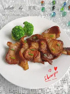 Pan-fried pork slices