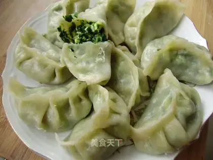 Steamed dumplings with leek and egg