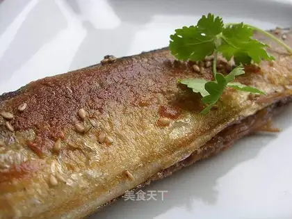 Dry fried saury