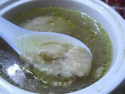 Stewed chicken wings with fish glue and American ginseng